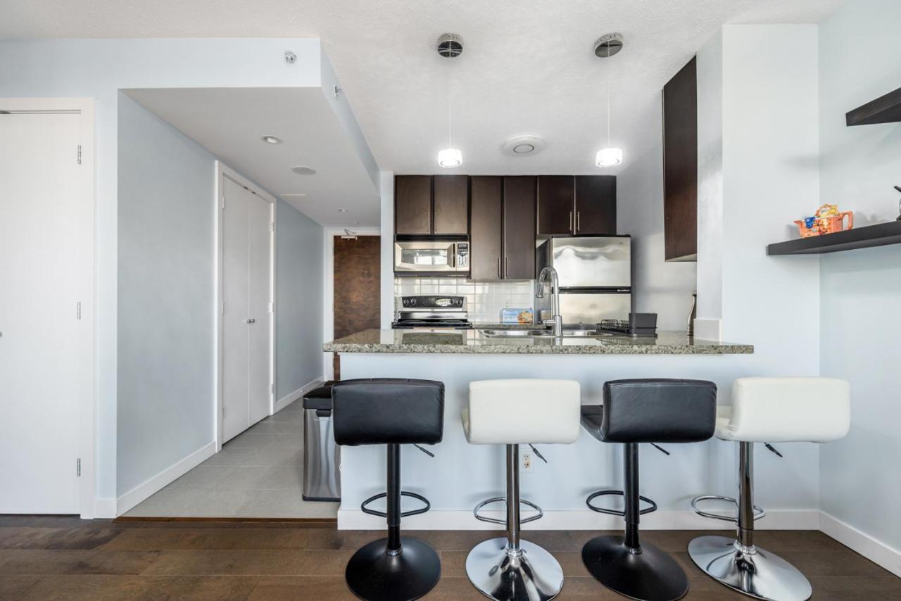 Downtown 1 Bedroom Water View Condo แวนคูเวอร์ ภายนอก รูปภาพ